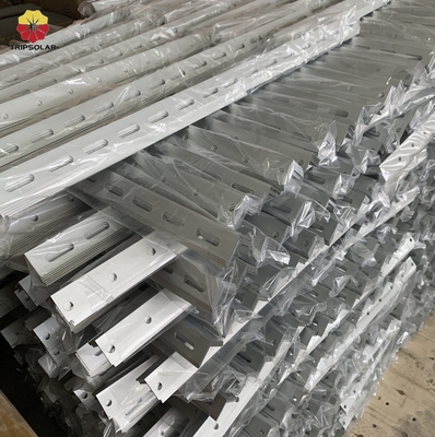 Scaffalature triangolari regolabili in alluminio per il montaggio di supporti per pannelli solari a tetto piatto