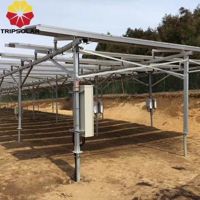 Sistema di montaggio a terra per l'installazione di pannelli solari fotovoltaici anodizzati per una massima efficienza