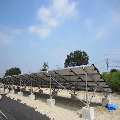 Montaggio in argento naturale per l'installazione di pannelli solari preassemblati e personalizzati