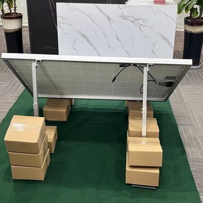 Piastre di zavorra per impianti fotovoltaici solari montati a terra su superfici naturali o nere