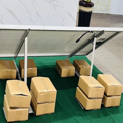 Piastre di zavorra per impianti fotovoltaici solari montati a terra su superfici naturali o nere