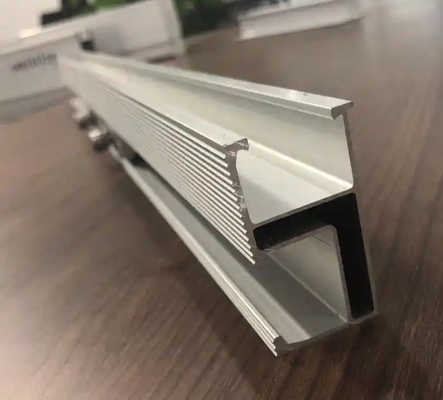 Strutture di montaggio di pannelli fotovoltaici per moduli applicabili a base di alluminio