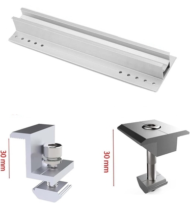 Righe in alluminio per l'installazione di pannelli solari fotovoltaici sul tetto